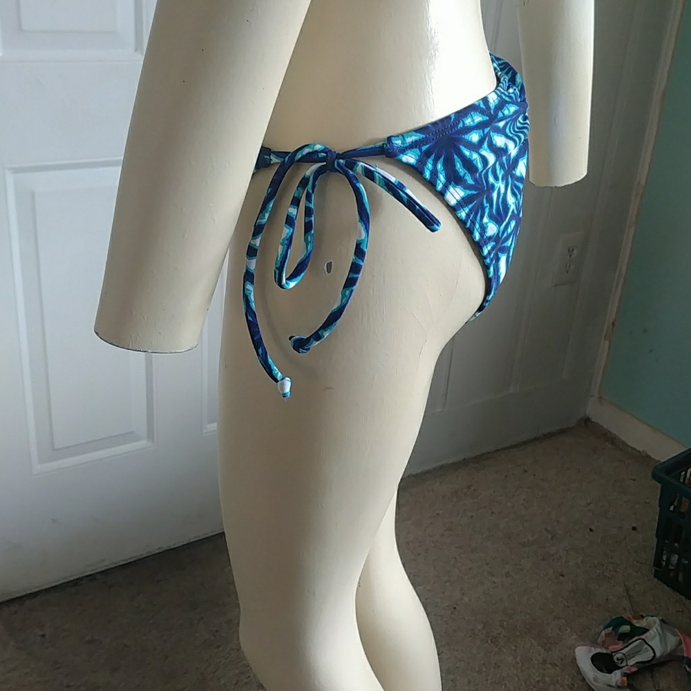 InDigo batik string - Picture 3 of 3